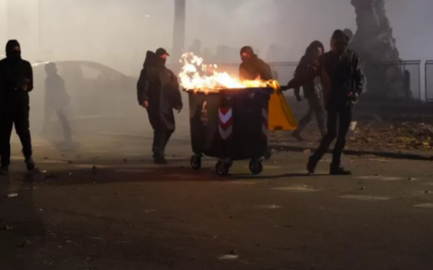 Poliziotto picchiato a Torino: è un cameriere di Arcidosso il toscano arrestato