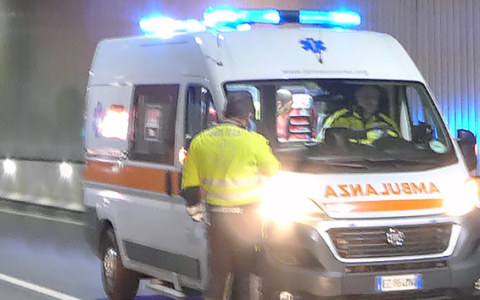 Lucca, incidente in galleria: coinvolte tre automobili