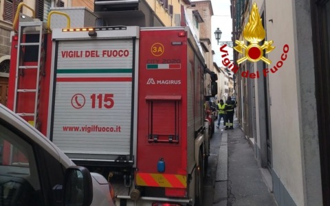 Firenze, incendio al terzo piano di un edificio in San Frediano