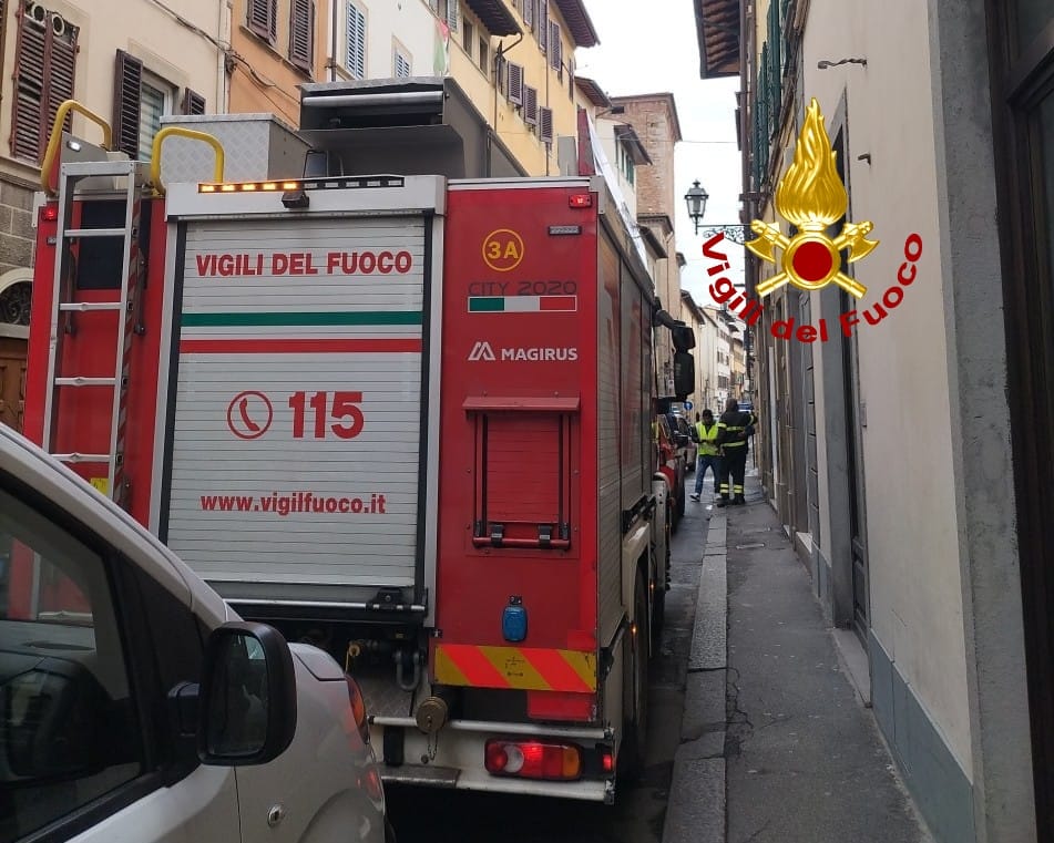 Firenze, incendio al terzo piano di un edificio in San Frediano