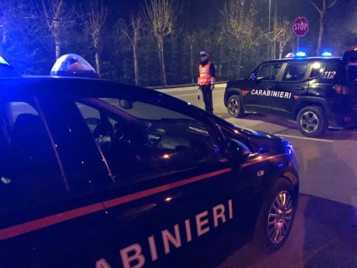 49enne trovato morto nel parcheggio del condominio