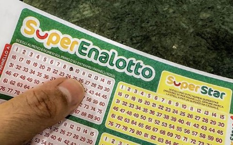 Toscana, SuperEnalotto, doppio colpo in provincia di Prato