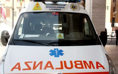 Terrore nella notte a Livorno: donna scende in strada e chiede aiuto