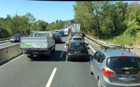 Fi-Pi-Li, schianto in galleria: tre auto coinvolte