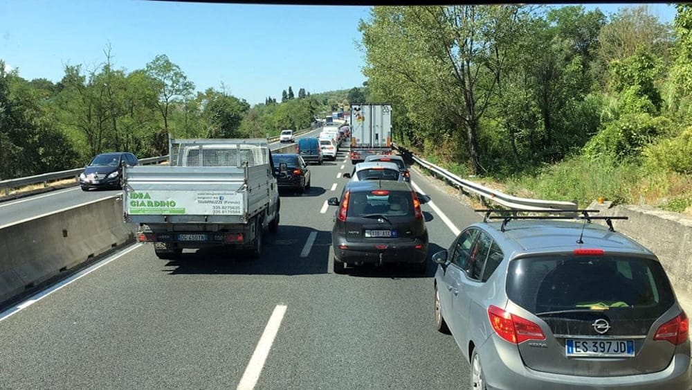 Fi-Pi-Li, schianto in galleria: tre auto coinvolte