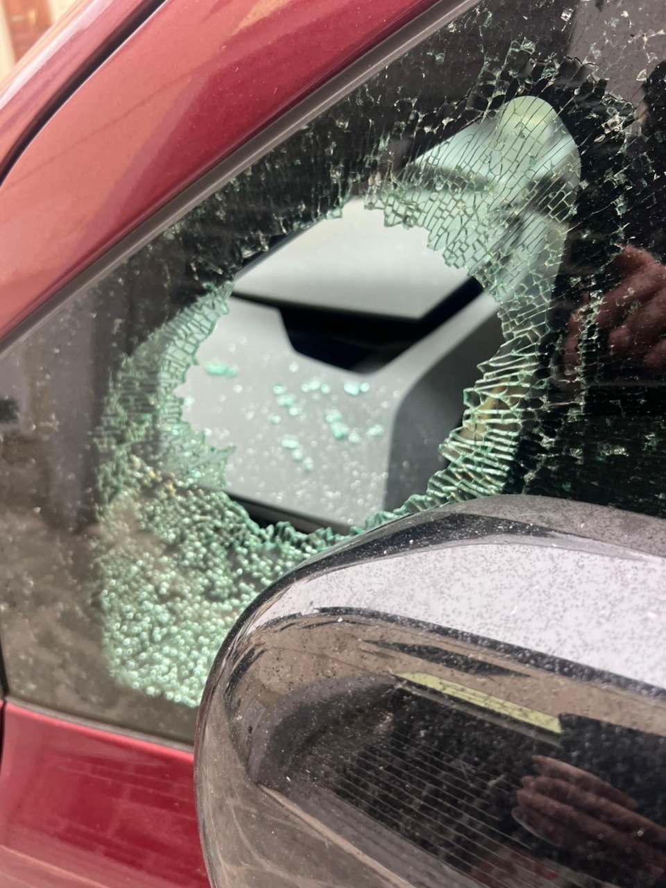 La notte dei vandali, auto danneggiate in via pisana