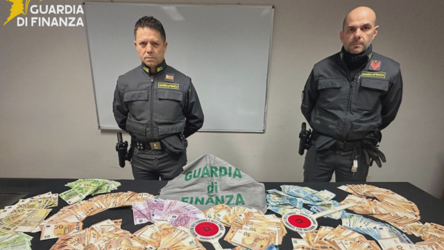 140 mila € nascosti in un borsone in casa, sequestrati