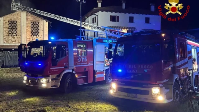 Fiamme nella notte all’interno di una sala da ballo di San Giovanni Valdarno