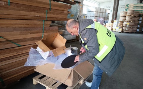 Livorno, 1.200 tra pentole e padelle sequestrate