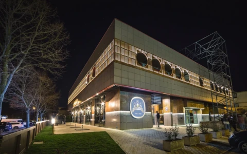 Spettacolo e solidarietà, una serata evento da Löwengrube Pistoia