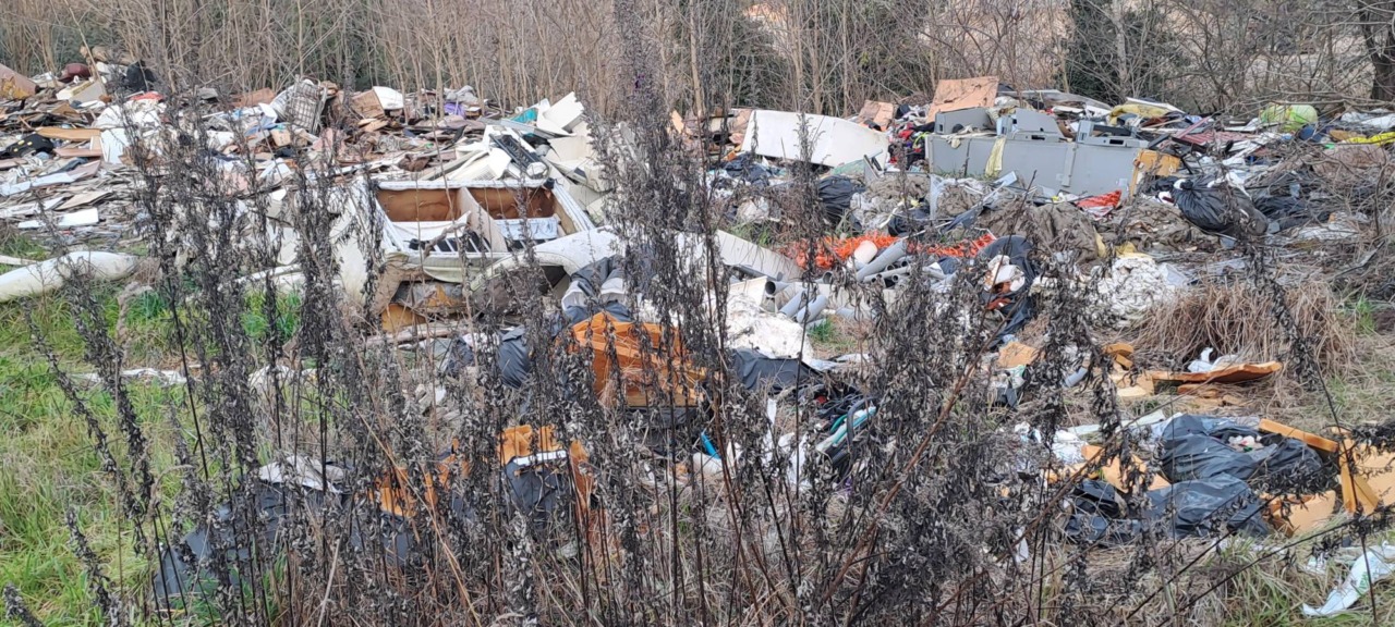Discariche abusive al Poderaccio, rimosse 8 tonnellate di rifiuti