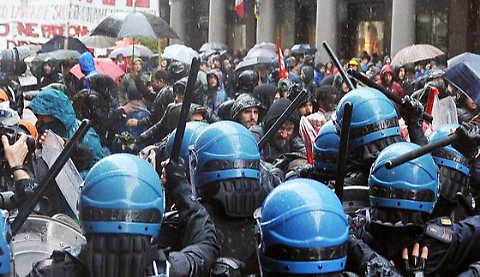 Torino, scontri con la polizia: domiciliari per Angelo Simionato