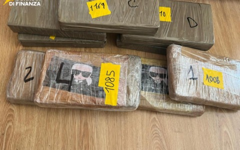 Droga tra Firenze e Prato: maxi sequestro di cocaina e hashish, due arresti