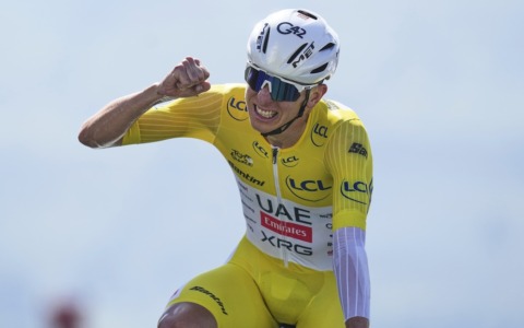 Ciclismo, vittoria Pogacar alla “Strade Bianche”