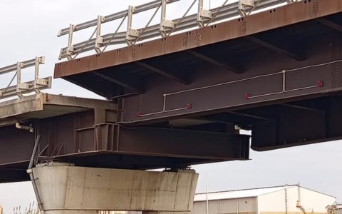 Ponte mobile della Fi-Pi-Li cede all’ingresso del porto di Livorno: traffico interrotto verso la Darsena Toscana