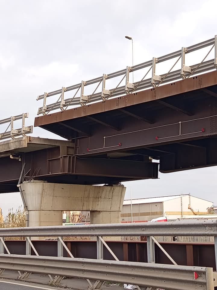 Ponte mobile della Fi-Pi-Li cede all’ingresso del porto di Livorno: traffico interrotto verso la Darsena Toscana
