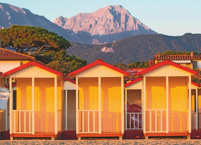 Forte dei Marmi, limite di 40 aperture serali per gli stabilimenti