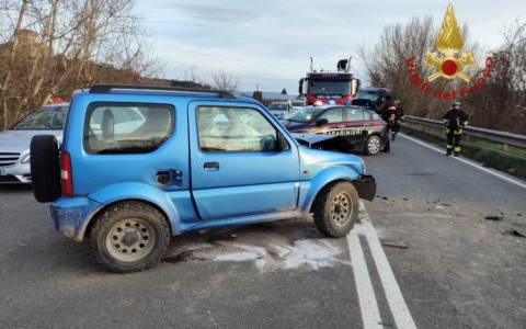 Scontro frontale sulla strada regionale 71, tre auto coinvolte