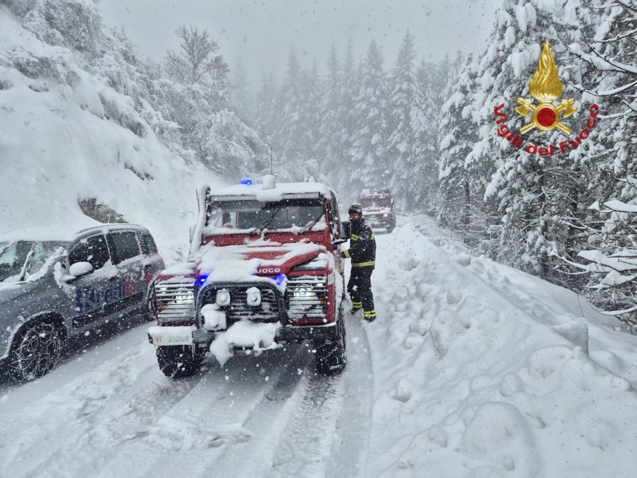 Neve di Primavera, strade imbiancate dal Casentino alla Valtiberina