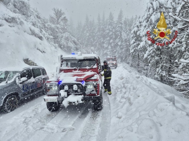 Neve di Primavera, strade imbiancate dal Casentino alla Valtiberina