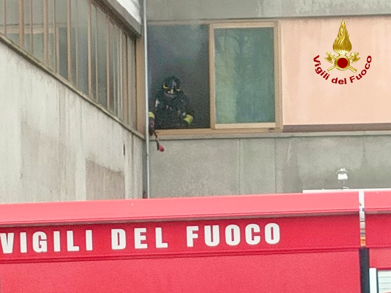 Fiamme in un appartamento in zona stazione a Pontedera: morta una donna