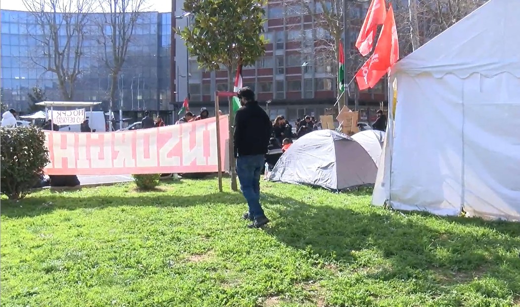 Remigrazione, il presidio cambia piazza, contromanifestazioni in centro