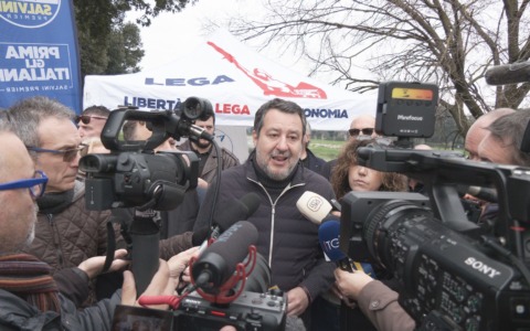 Salvini: “Anche a Firenze il taser alla Municipale. E i Cpr servono ovunque”