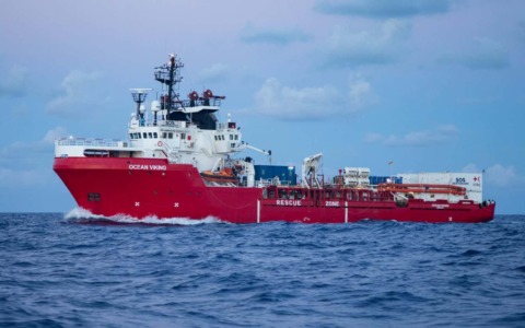 Migranti, Ocean Viking arrivata al porto di Marina di Carrara