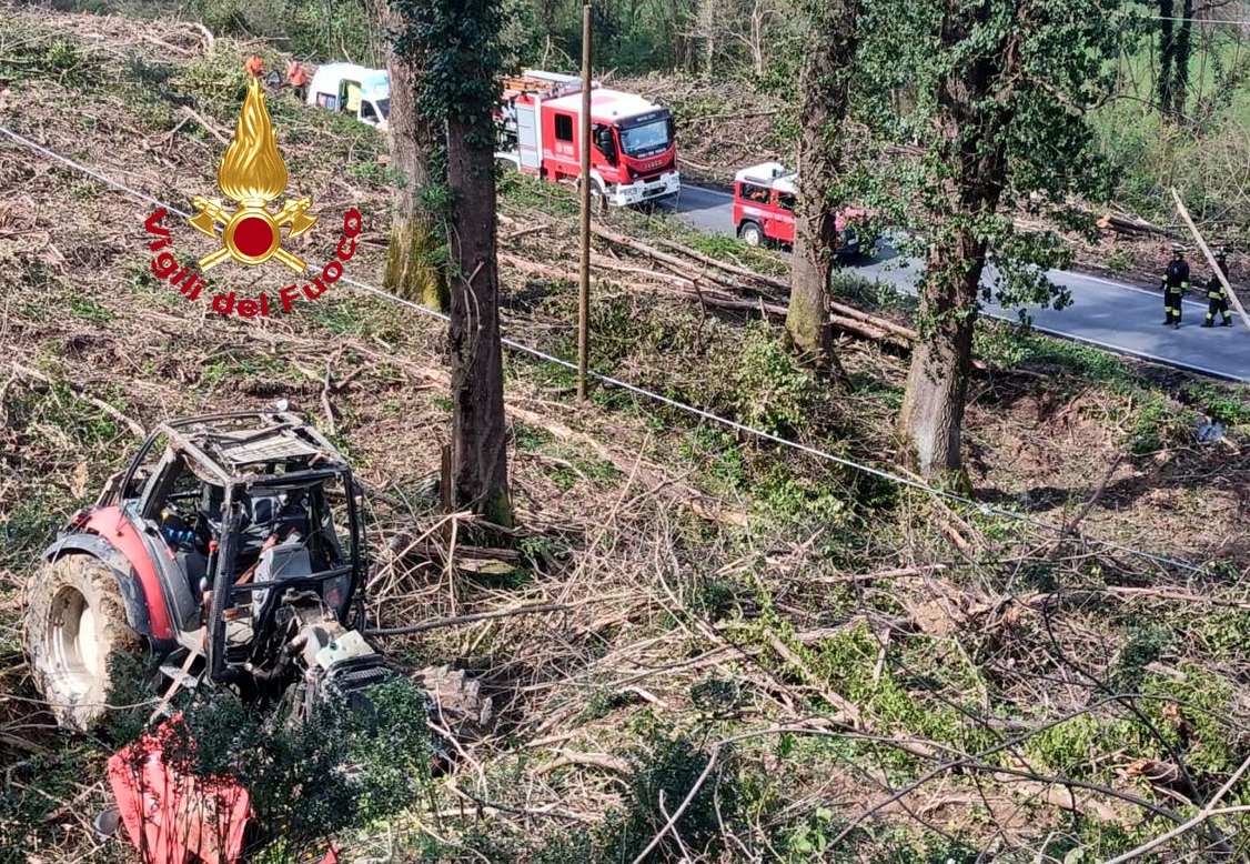 Vicchio, si ribalta con un mezzo agricolo: soccorso un uomo a Pimaggiore