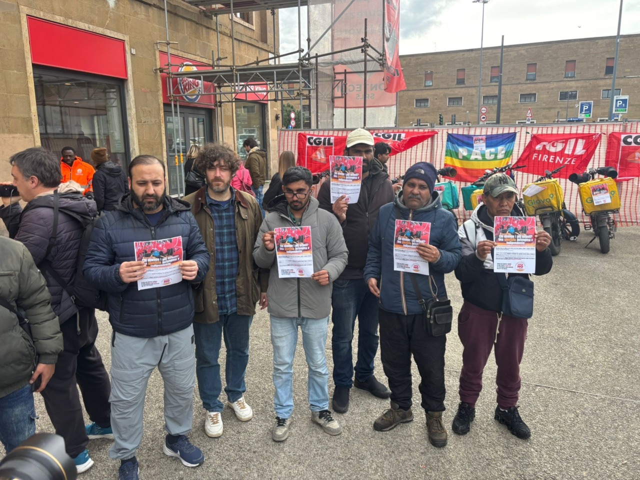 Rider in piazza anche a Firenze: “Basta cottimo e sfruttamento”