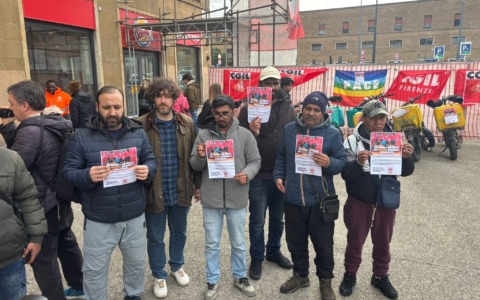 Rider in piazza anche a Firenze: “Basta cottimo e sfruttamento”