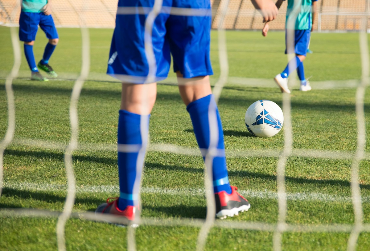 Calcio giovanile, allenatore chiude arbitro negli spogliatoi: maxi squalifica