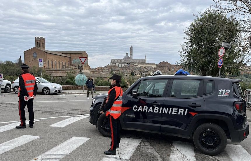 Monteroni d’Arbia, tentano di far esplodere il bancomat: colpo fallito