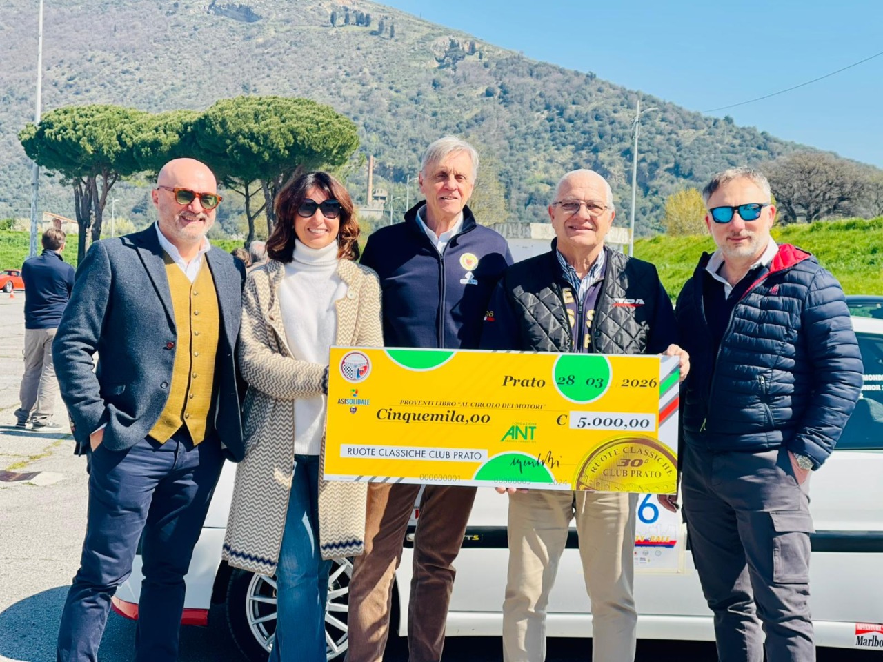 Aci Prato e Ruote Classiche Club Prato unite per la solidarietà: maxi assegno a sostegno delle attività della Fondazione Ant