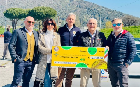 Aci Prato e Ruote Classiche Club Prato unite per la solidarietà: maxi assegno a sostegno delle attività della Fondazione Ant