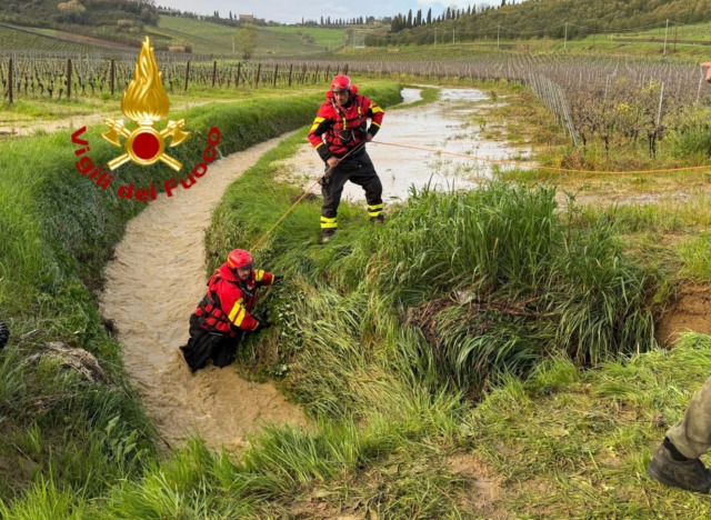 Cade in un fosso mentre fa motocross, 58enne trovato morto dopo ore