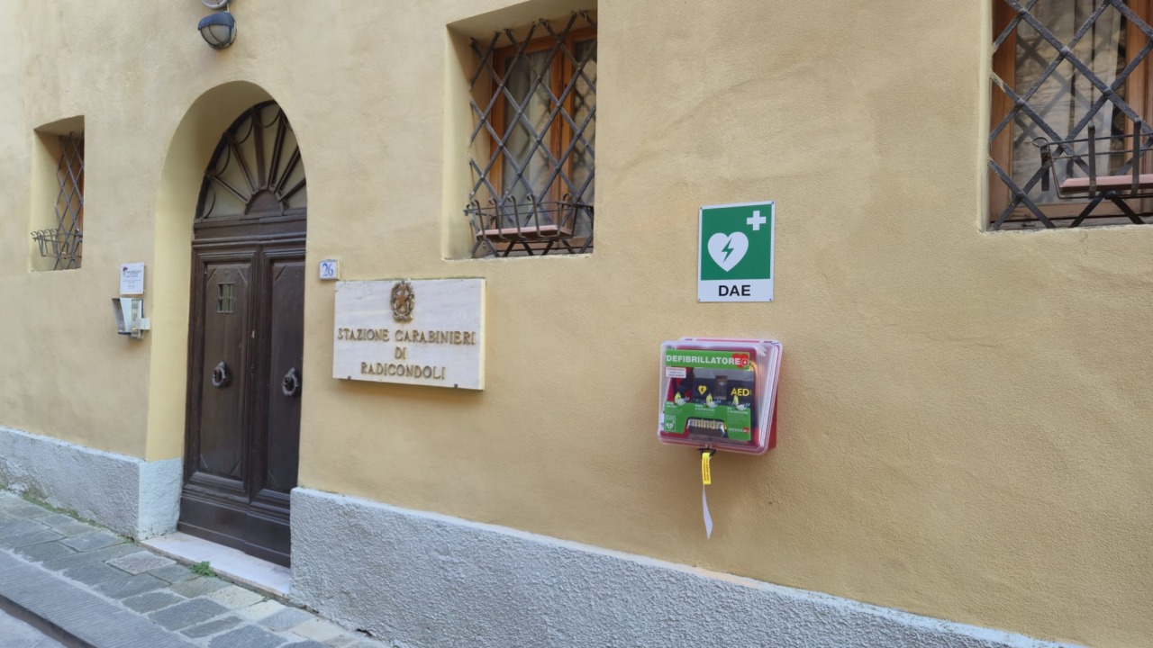 Nuovo defibrillatore alla Caserma dei Carabinieri