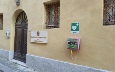Nuovo defibrillatore alla Caserma dei Carabinieri