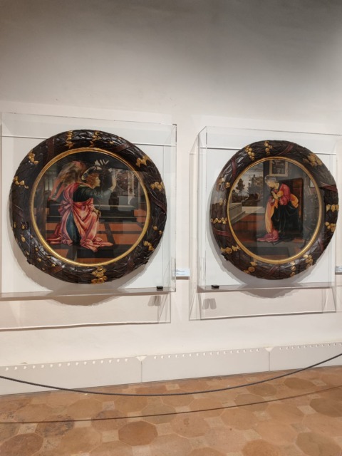 Nella Pinacoteca di San Gimignano tornano esposti due tondi di Filippino Lippi