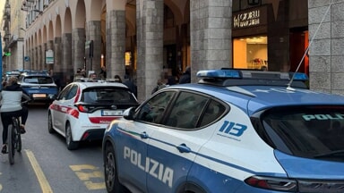 Livorno, massacra di botte la compagna incinta: arrestato