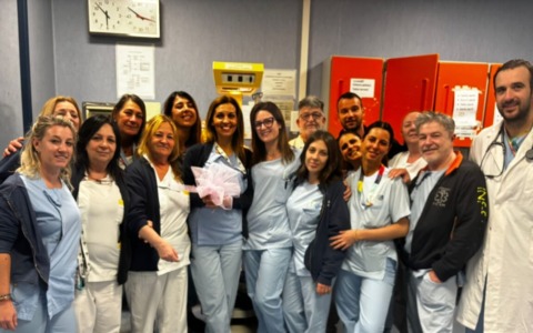 Livorno, bimba ha fretta di nascere: la mamma partorisce davanti al triage