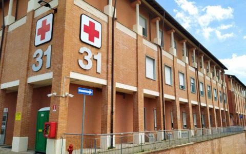 Uomo di 40 anni aggredito con una mazza da baseball: portato in ospedale