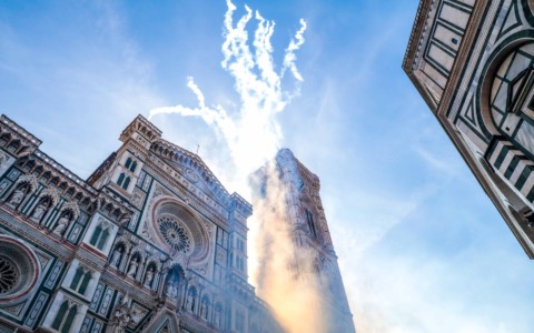 Scoppio del carro, il volo perfetto della colombina