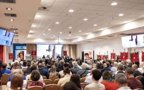 Sangue, la fotografia di Avis Toscana: oltre il 50% dei donatori ha più di 46 anni