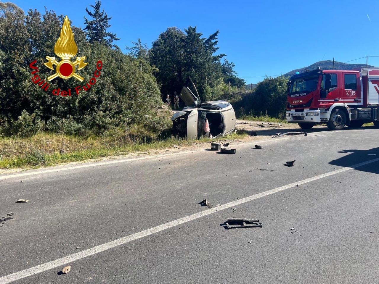 Auto ribaltata sulla strada del Puntone