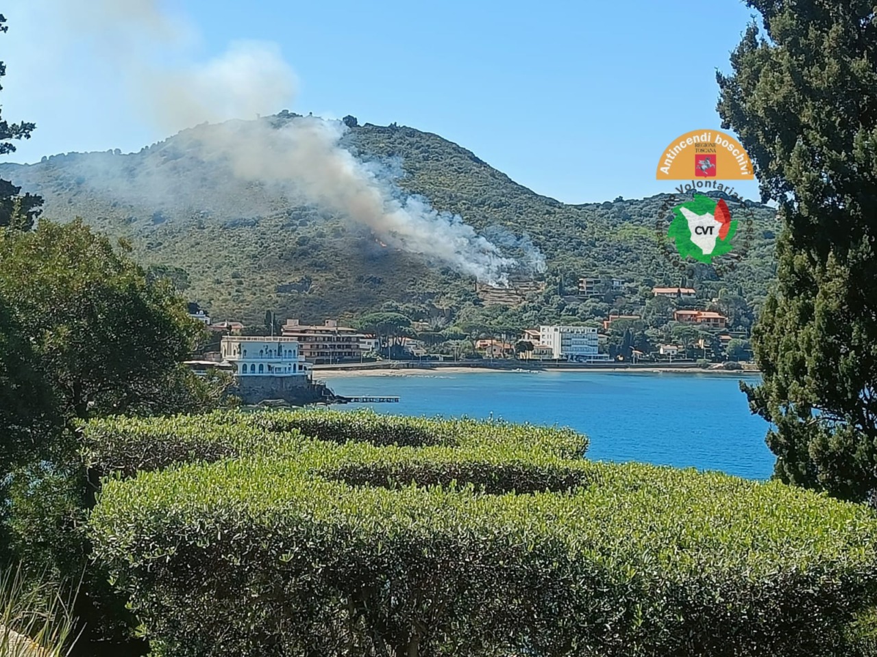 Incendio a Monte Argentario, fiamme domate