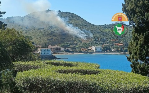 Incendio a Monte Argentario, fiamme domate