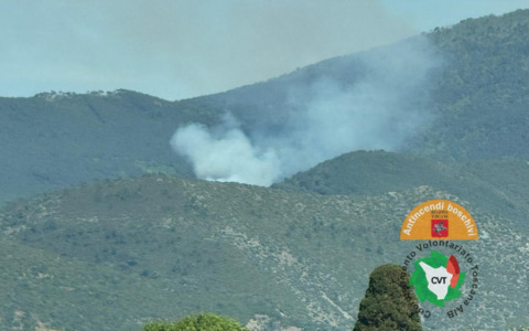 Incendio boschivo alle pendici del Monte Faeta