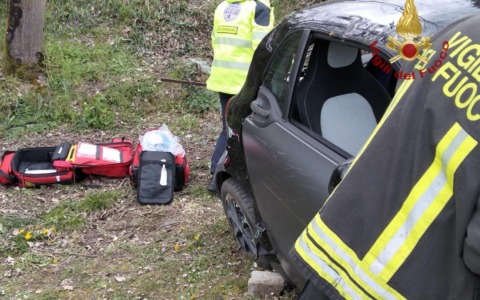 Incidente sulla statale 73: conducente liberato dal proprio abitacolo