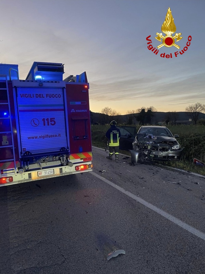 Tragico scontro moto-auto: muore uomo di 48 anni